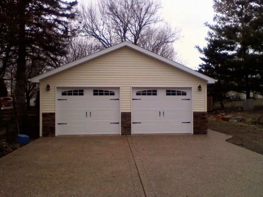 thumbnail_The_Door_Doctor_Bloomington_Illinois_Garage_Door_Repair_White_Cottage_Cross_Arch